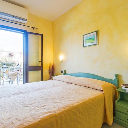 Appartamenti Cala Liberotto Esterno foto